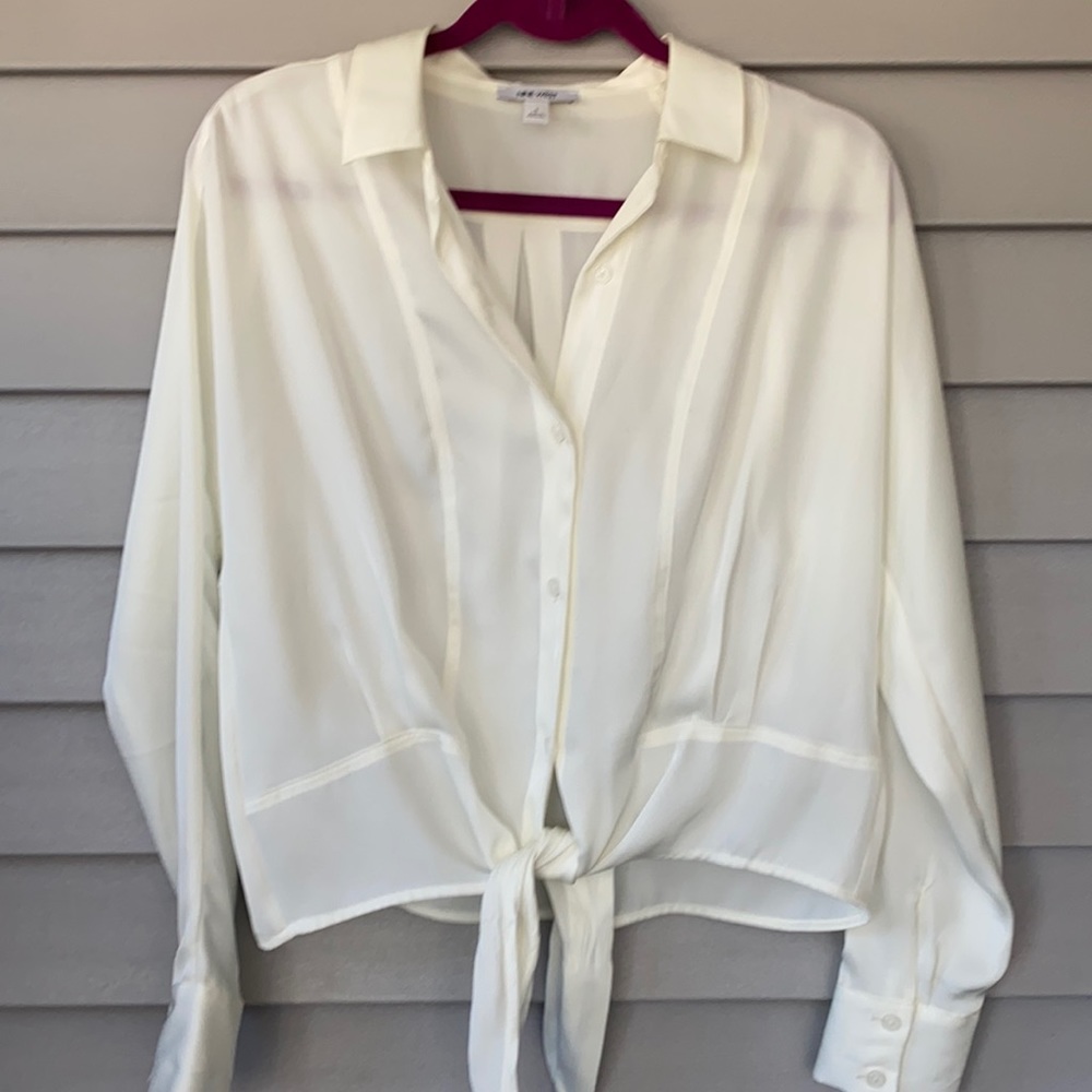 “The silky” tie front Nine West Blouse